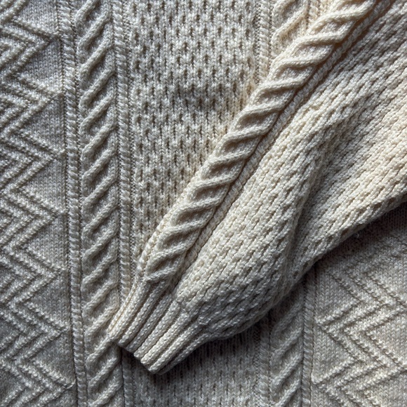 Vintage Cream Cable-Knit Turtleneck Sweater - Picture 5 of 5